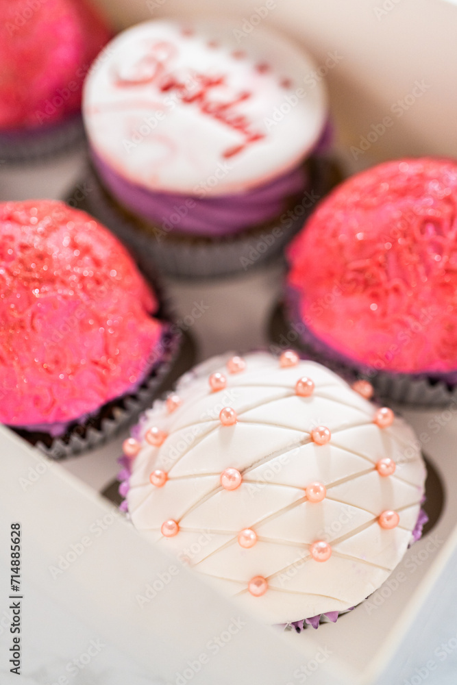 Creating Extravagant Cupcakes for Birthday Celebration Creating Extravagant Cupcakes for Birthday Celebration