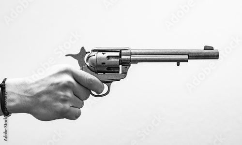 Revolver mit Hand photo