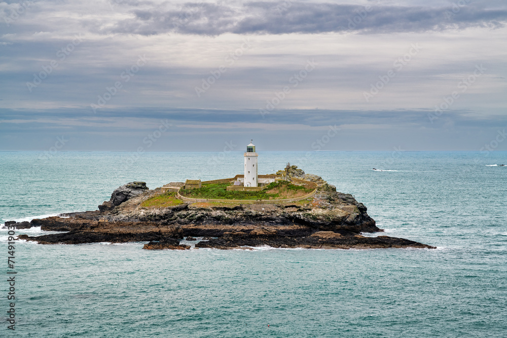 Alter Leuchtturm an der Küste vor St. Ives 