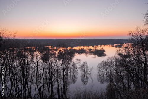sunrise over the lake © Александр Арендарь