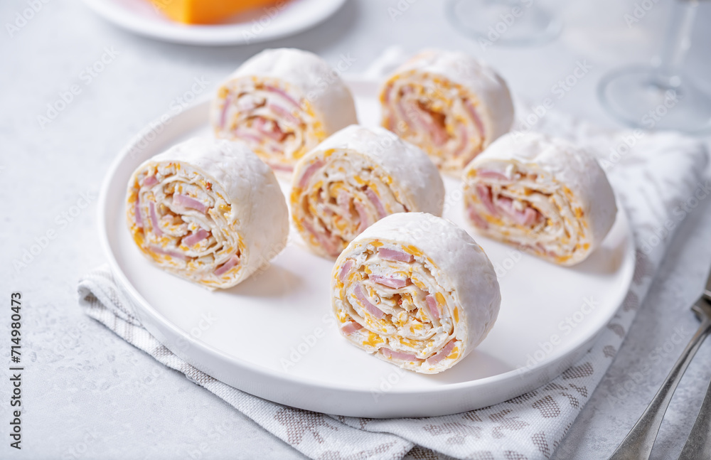 Fototapeta premium Ham Cheddar cheese cream cheese pinwheels