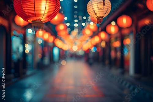 Chinesisches Stadtzauber: Hintergrund mit leuchtenden Lampions in den Straßen von China Town, eingefangen im städtischen Bokeh der Nacht. photo