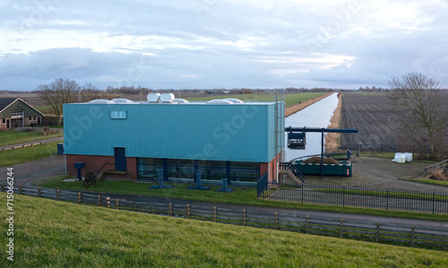 Tablou pe pânză Waterpump station in the north of the Netherlands