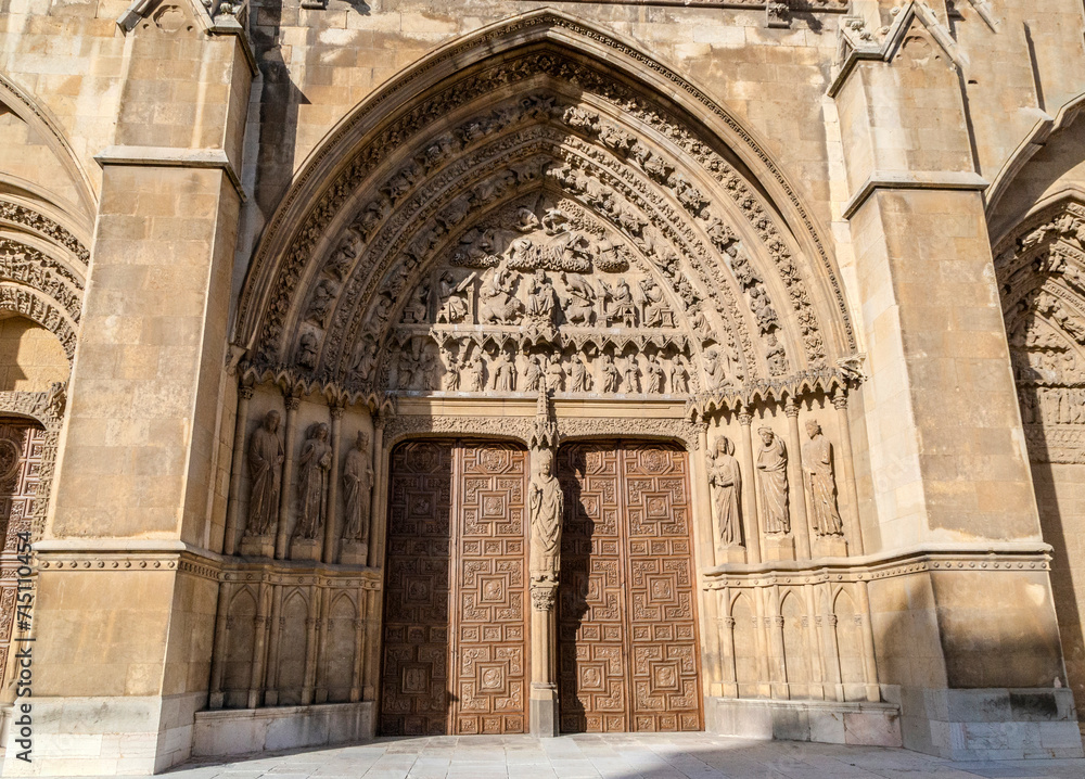Puerta del Sarmental (13th century) on the south facade of the Leon cathedral. Castile and Leon, Spain.