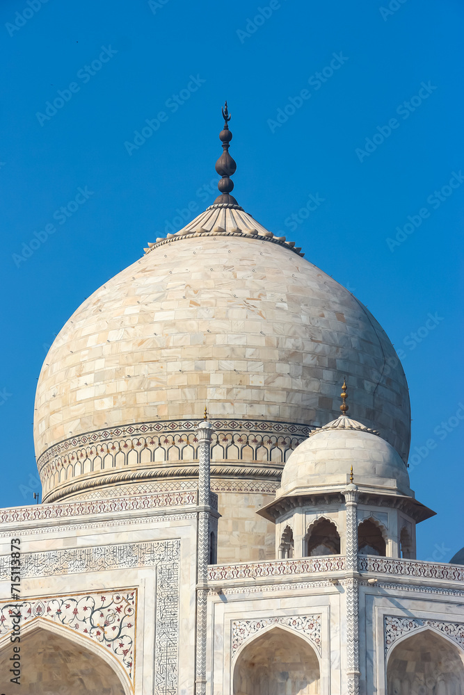Obraz premium Beautiful architecture of Taj Mahal, Agra, India.