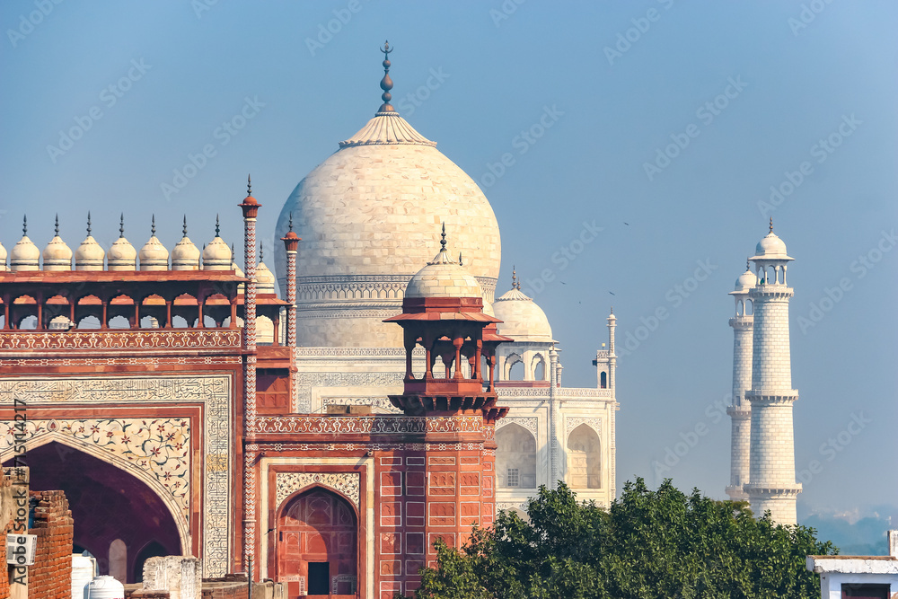 Obraz premium Beautiful architecture of Taj Mahal, Agra, India.