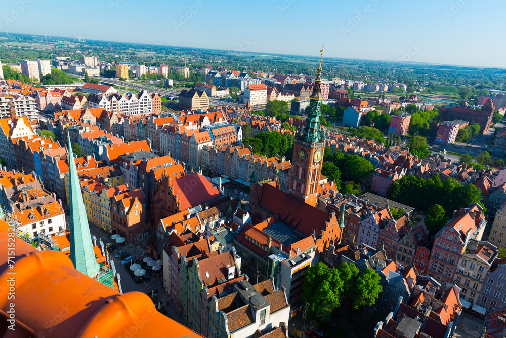 Φωτογραφία Aerial view of Polish city of Gdansk with clock tower of Town Hall in sunny summer day