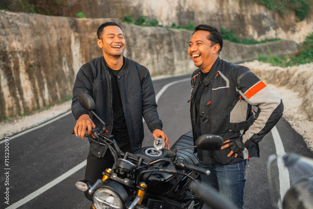 indonesian riders doing fuel tank inspection with laughing face