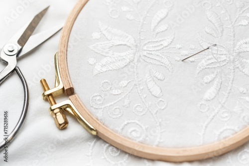 Fényképezés The process of embroidering a shirt with white threads on white fabric