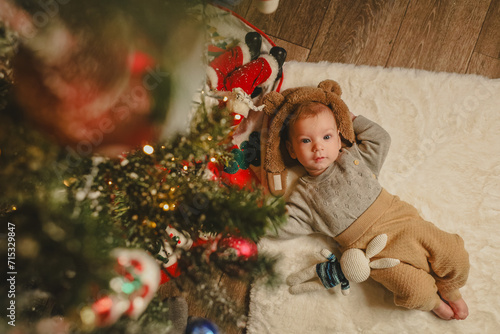 baby's first Christmas, Christmas tree at home © Cavan