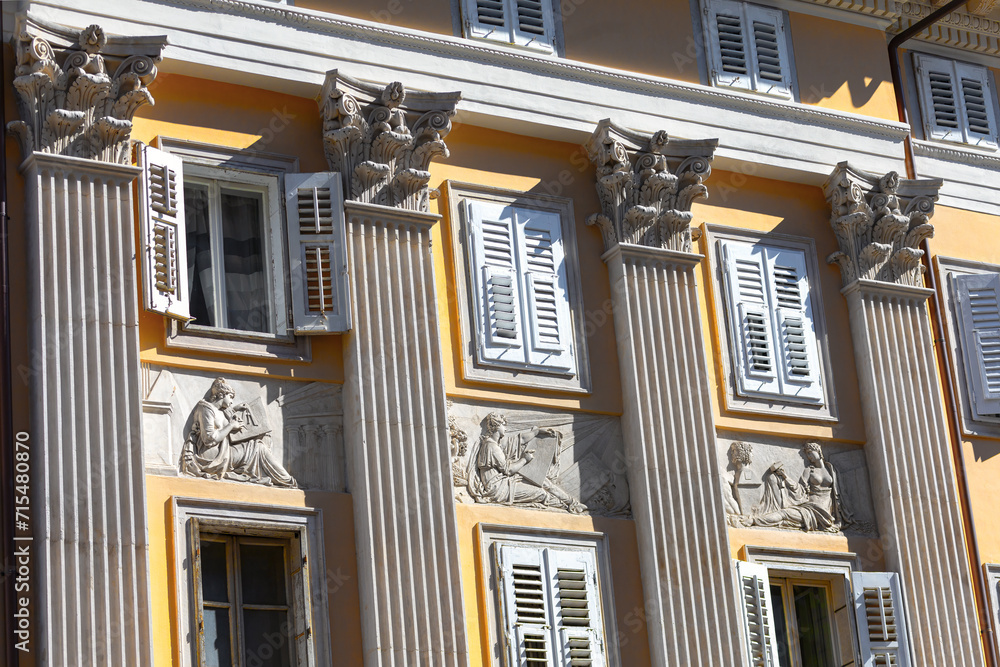 Obraz premium Facade of the Italian palace with details, featuring ornate stucco embellishments and majestic columns