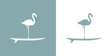 Logo club de surf. Silueta de flamingo de pie en tabla de surf 