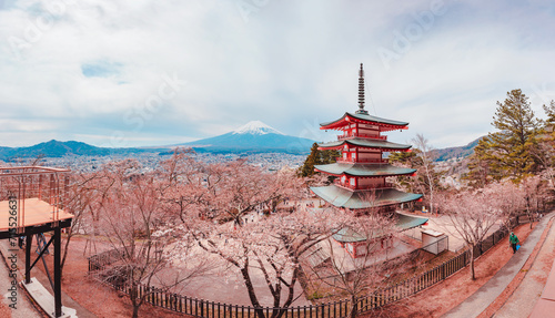 Photos Panorama of Mount Fuji with sakura cherry Blossom in Spring and Chureito pagoda