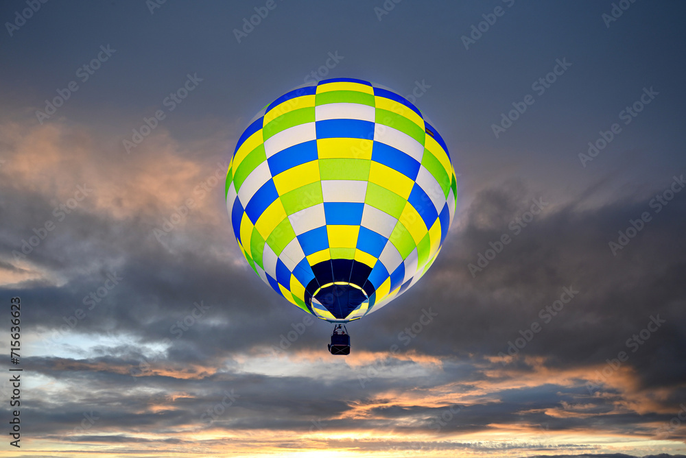 Fototapeta premium Colorful hot air balloon flying at sunset
