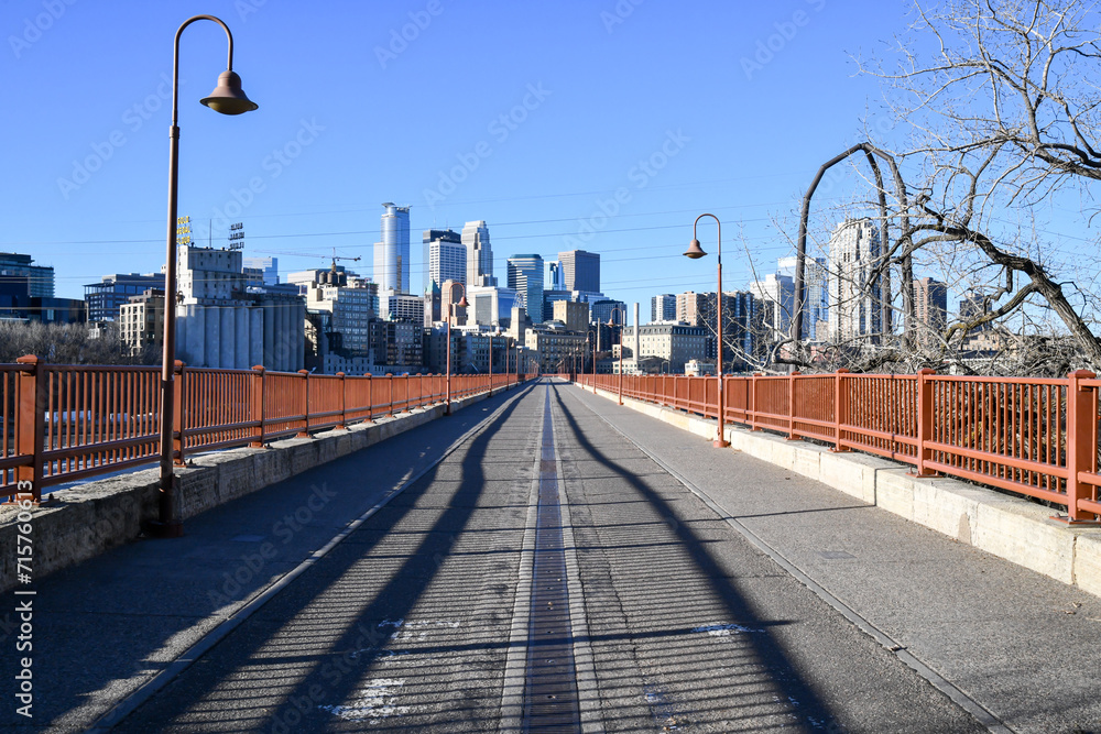 Fototapeta premium city skyline and long bridge