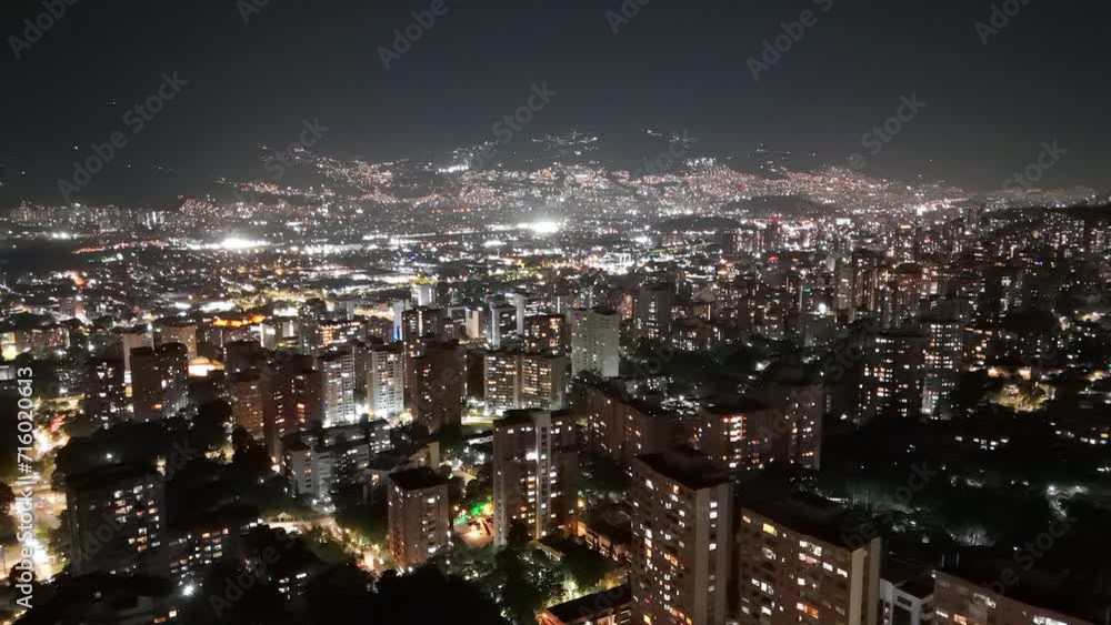 Video aéreo nocturno por la Ciudad de Medellín Video aéreo nocturno por la Ciudad de Medellín