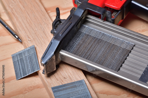 Tableau sur toile Reloading nail into pneumatic gun nailer for woodworking