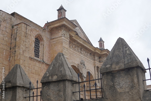 Esplendor Sacro: Fotografía de una Majestuosa Catedral