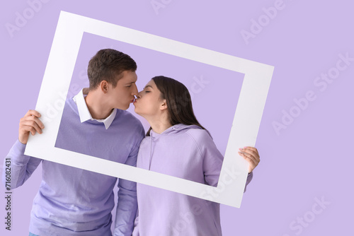 Happy young couple with fra...
