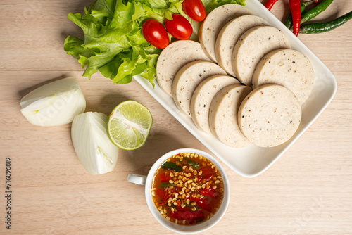 Bild auf Leinwand Flat-lay Sliced Vietnamese pork sausage on a white plate