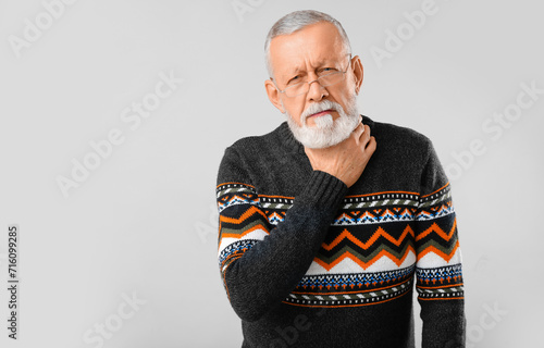 Ill old man with sore throa...