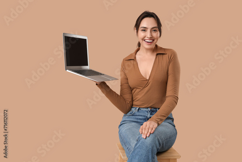 Pretty young woman holding ...