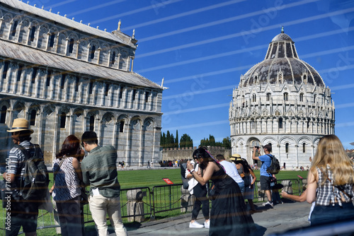 Around the center of the splendid cities of Pisa and Lucca