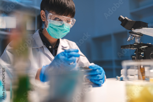 Technician scientist workin...