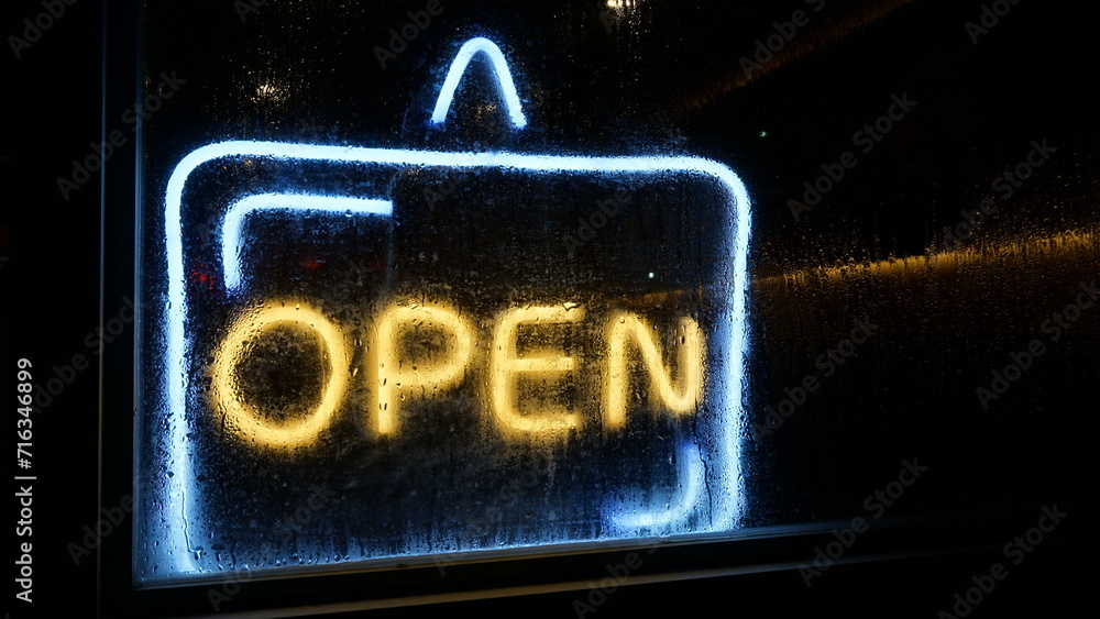 Fototapeta premium open after dark
