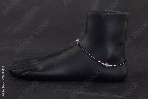 Bild auf Leinwand Silver anklets (payal)