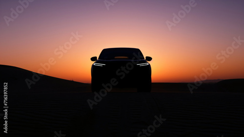 a car in the desert © kura