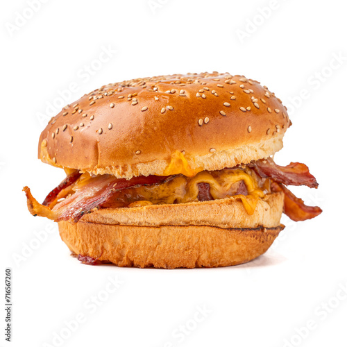 Hamburger con pane ai semi di sesamo, bacon, formaggio, salsa e carne di manzo photo