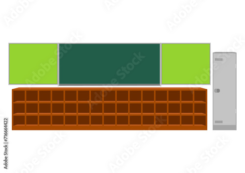 教室の後ろ側の黒板と棚と掃除用具入れ