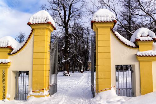 Obraz na płótnie Śnieżna zima w ogrodach Pałacu Branickich, Wersal Podlasia, Polska w salonie