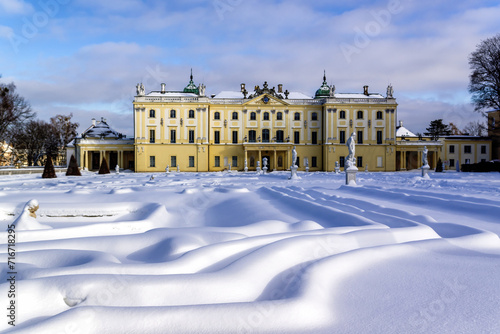 Śnieżna zima w ogrodach Pałacu Branickich, Wersal Podlasia, Polska