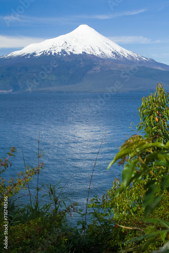 Obraz na płótnie Vulkan Osorno und Lago Llanquihue, Puerto Octay, Seengebiet, Chile, Südamerika w salonie