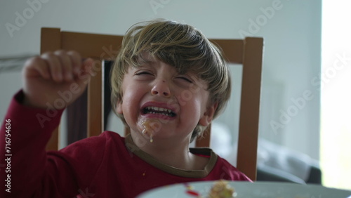 Bilde på lerret Small boy having a tantrum at lunch table