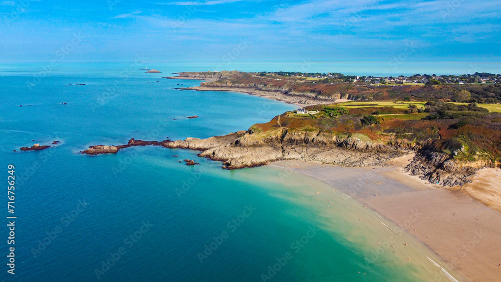 Vue aérienne de la côte bretonne, Saint Coulomb, Bretagne