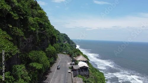 Calle en la costa litoral de El Salvador