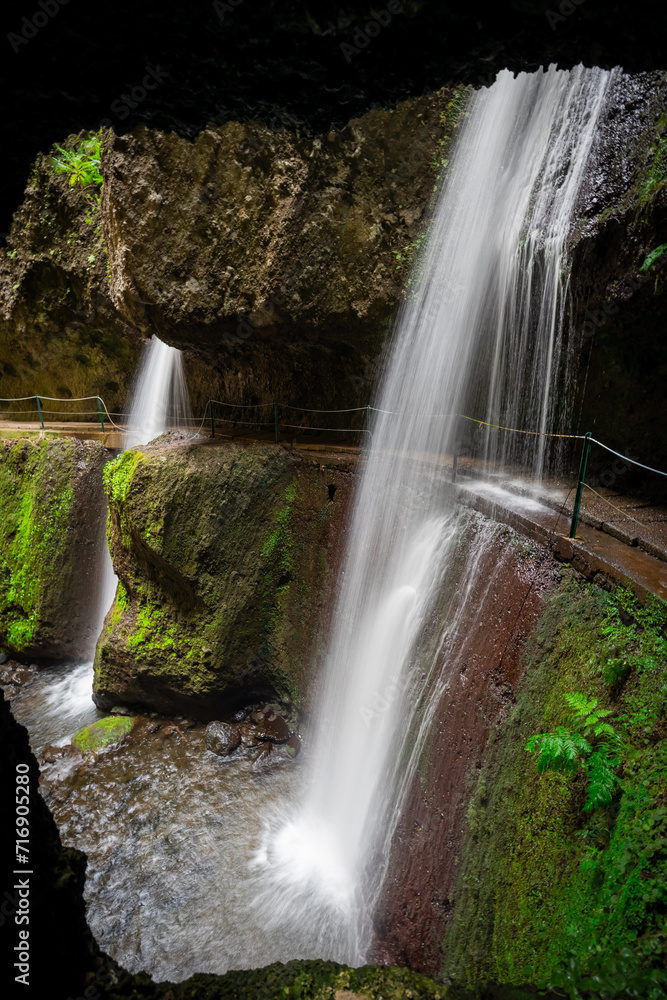 Obraz premium waterfall in the forest