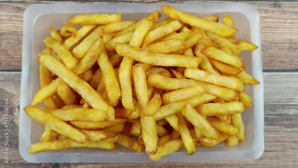 barquette de frites, en gros plan barquette de frites, en gros plan