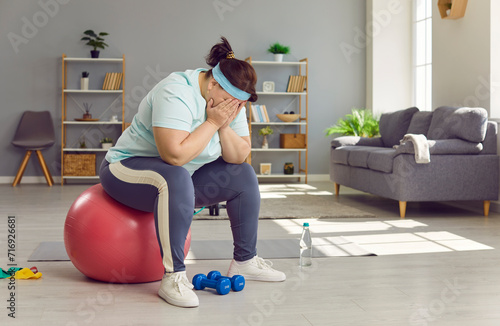 Quadro su tela Fat woman can't lose weight despite her sports workouts