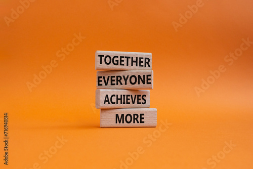 Canvastavla Together Everyone Achieves More symbol