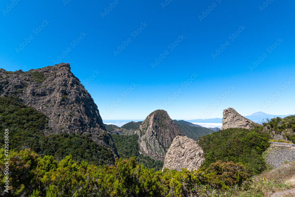 Montañas y roques desde Canarias