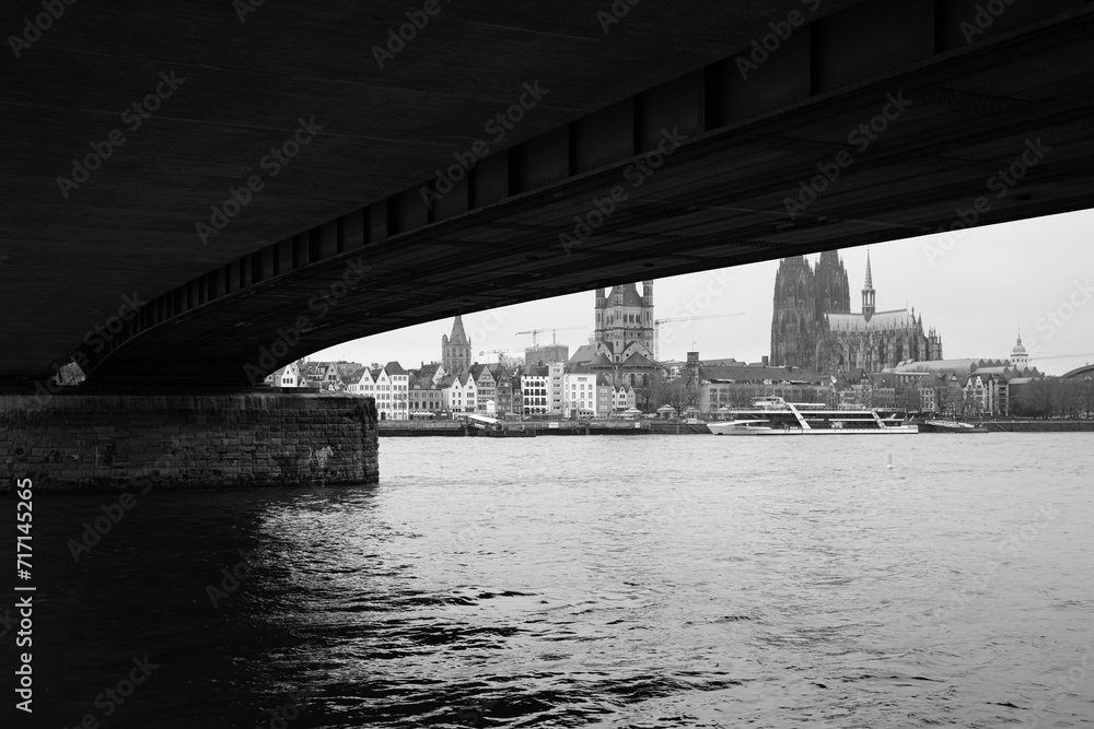 Brücke über den Rhein bei Köln