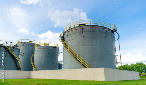 Fotografía Fuel tank, industrial energy tank industry pipe refinery fuel factory