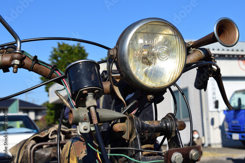 古いバイクのライト