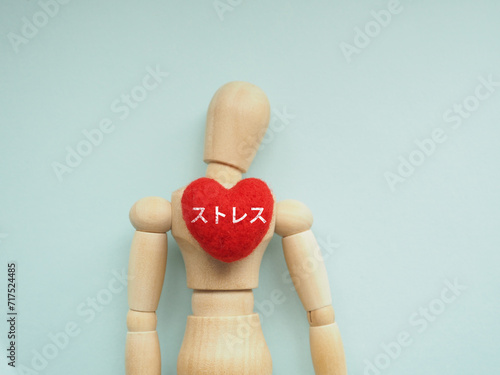 マネキンの胸の赤いハートにストレスの文字 photo