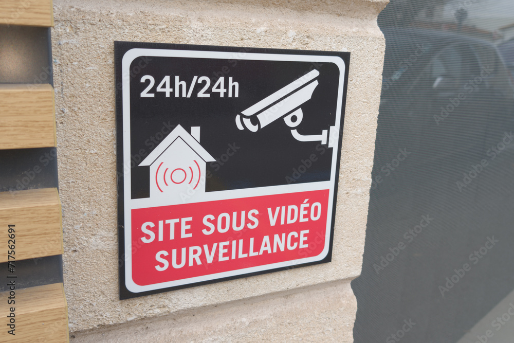 Panneau Aluminium 'vidéosurveillance' 15x15cm - Adhésif Et Percé, Résistant Aux UV