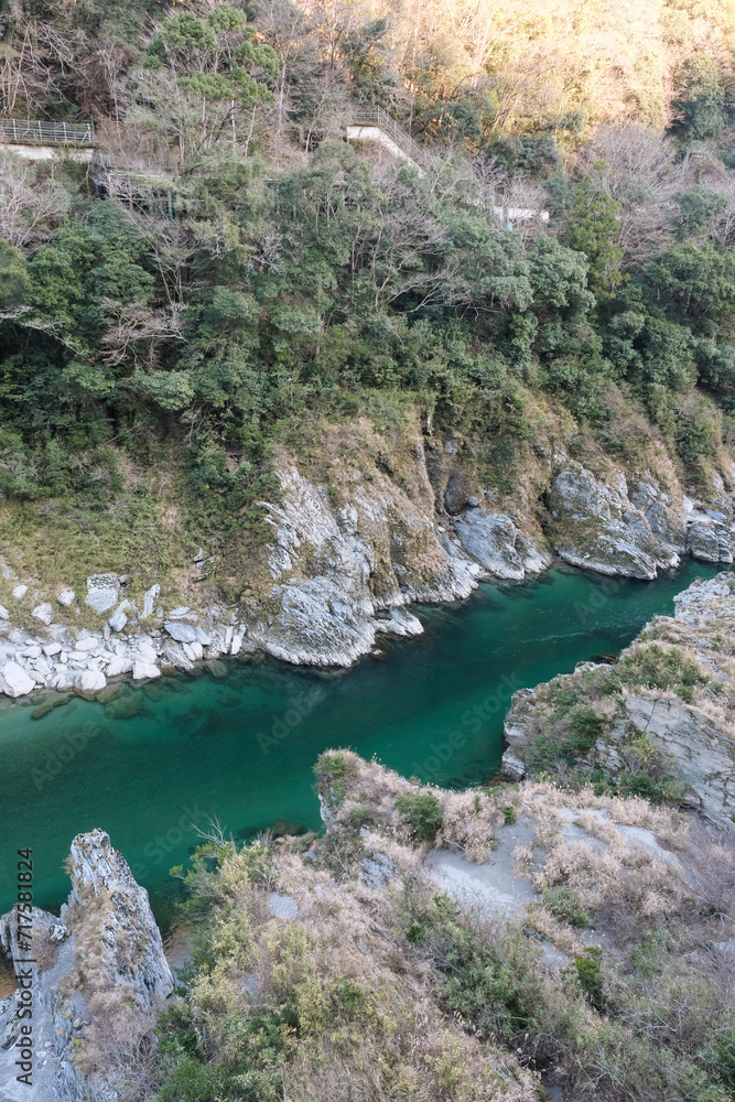 吉野川の侵食によって形成された大歩危渓谷